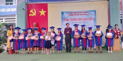 Lễ ra trường học sinh lớp 5 năm học 2023 - 2024