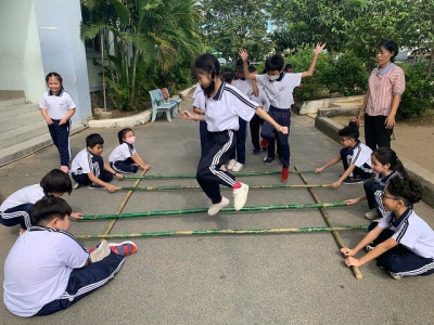 Tiết học Âm nhạc ngoài lớp học