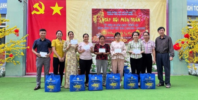 Trường Tiểu học Chánh Nghĩa hân hoan tổ chức trao quà từ LĐLĐ TP Thủ Dầu Một cho CĐV