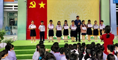 Tiết Sinh hoạt dưới cờ vui tươi, nhộn nhịp tại Trường Tiểu học Chánh Nghĩa