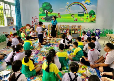 Khối 4 trải nghiệm tiết học thư viện – Hành trình đến với những trang sách