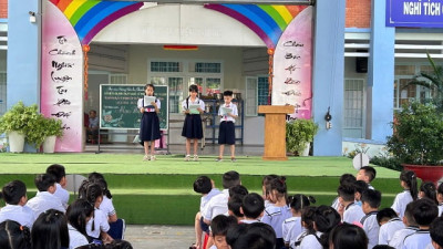 Thuyết trình song ngữ dưới cờ tháng 3/2026 với Chủ đề: English public speaking