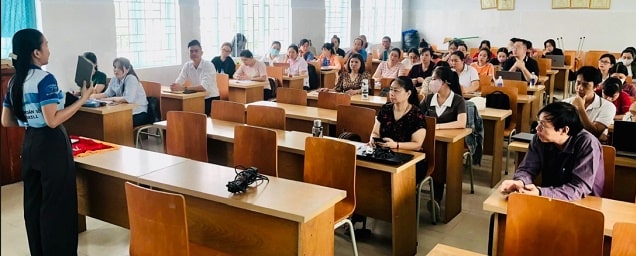 Tổ chức tập huấn "Giáo dục kỹ năng sống - Giáo dục công dân số - Giáo dục Stem"