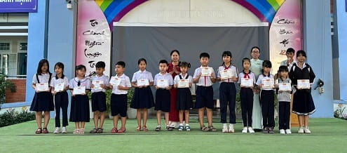 Lễ chào cờ đầu tháng 2 – Sinh hoạt “Kỉ niệm ngày thành lập Đảng và Lan tỏa yêu thương ngày Tết”