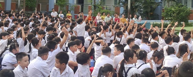 Thuyết trình song ngữ dưới cờ tháng 4/2026 với chủ đề: Happy school – Trường học hạnh phúc