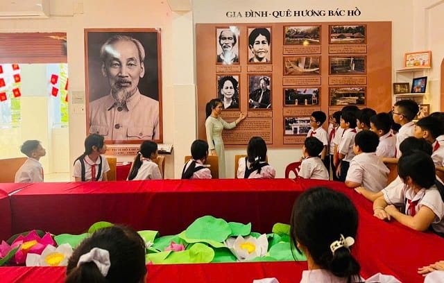 Tự hào sử việt