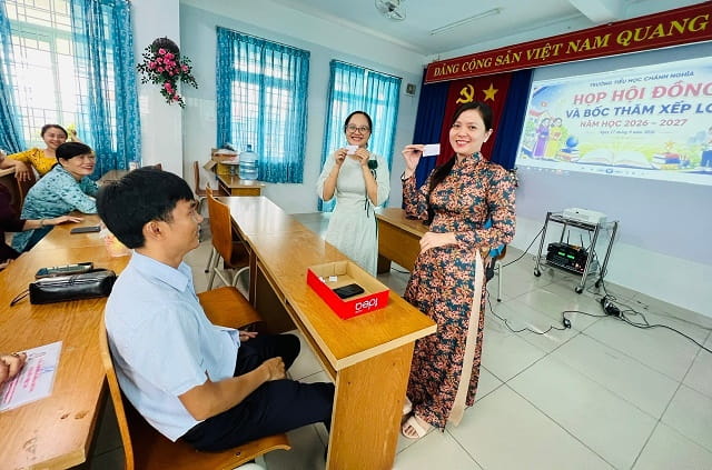 Tổ chức Họp hội đồng và bốc thăm xếp lớp * năm học 2026 - 2027 tại trường Tiểu học Chánh Nghĩa