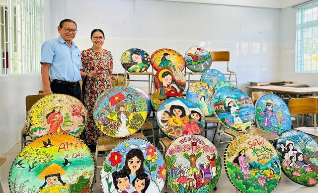 Trường Tiểu học Chánh Nghĩa tổ chức thành công hội thi vẽ trang trí trên nia chào mừng ngày Phụ nữ Việt Nam 20/10