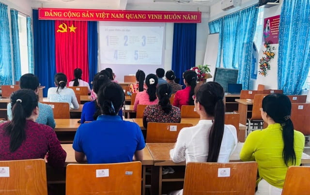 Đảng viên trường Tiểu học Chánh Nghĩa tham dự “Hội nghị toàn quốc nghiên cứu, học tập, quán triệt và triển khai thực hiện nghị quyết hội nghị lần thứ tư ban chấp hành trung ương đảng khóa XIV”